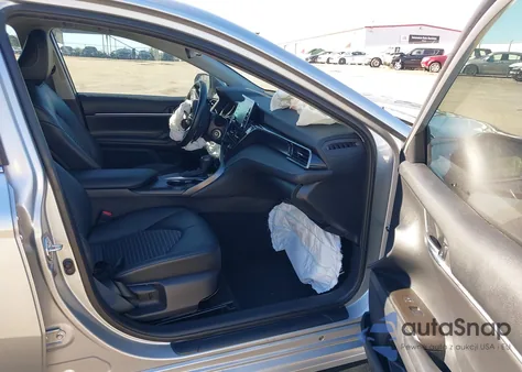 2021 Toyota Camry Se z USA, uszkodzony, nr VIN 4T1G11AK0MU417422